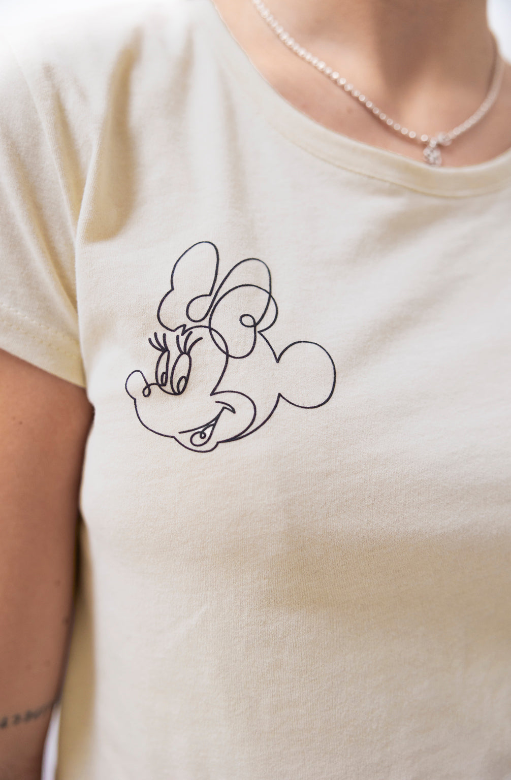 T-Shirt Lineart Minnie Mouse (Beige)