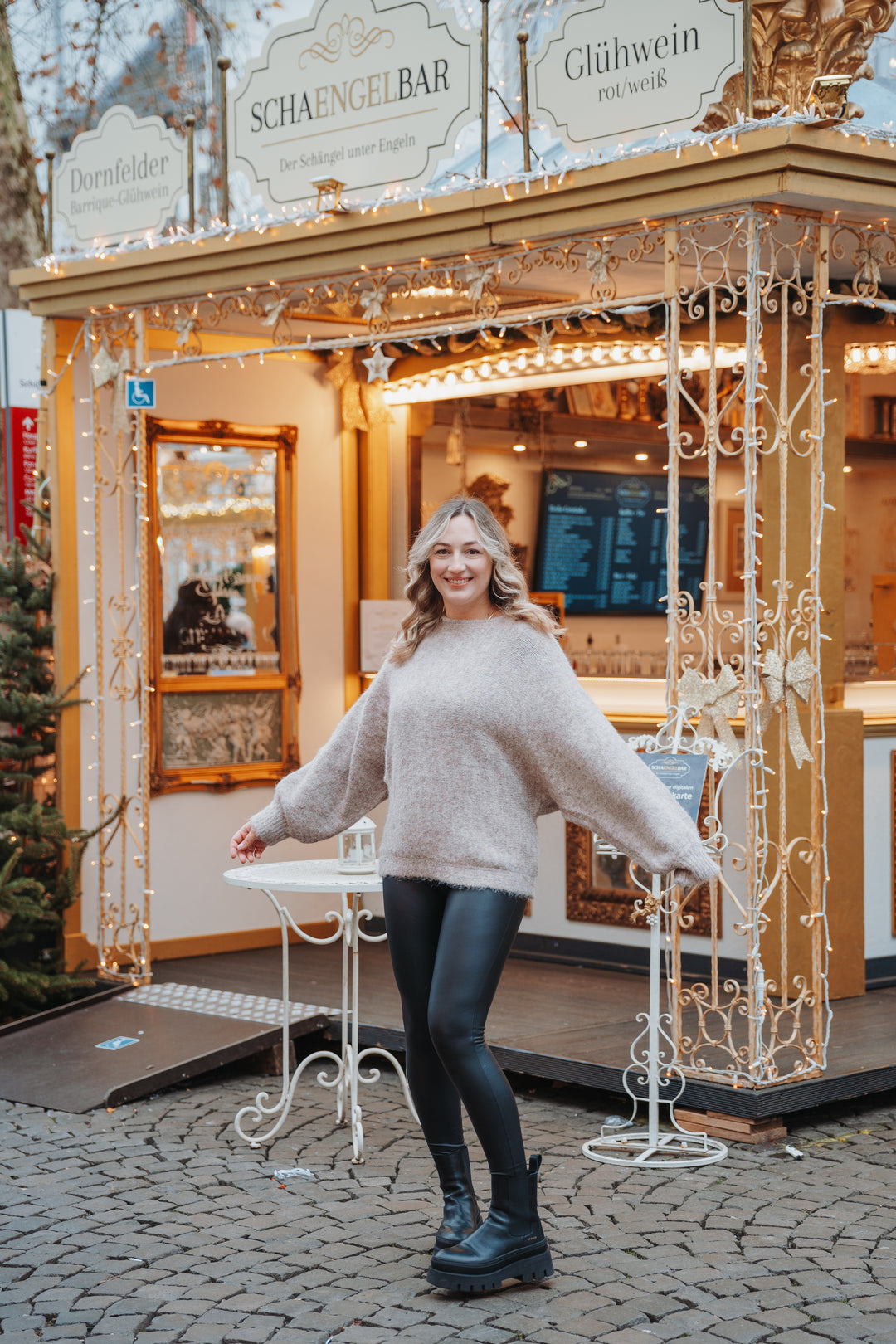 Pullover mit Schleifen am Rücken (Taupe)