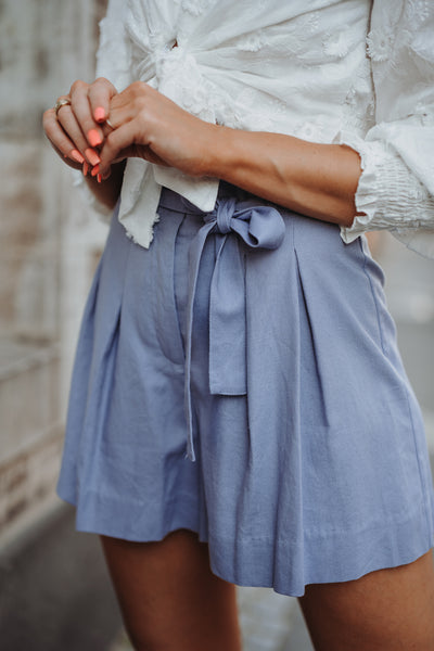 Kurze Hose mit Gürtel (Blau)