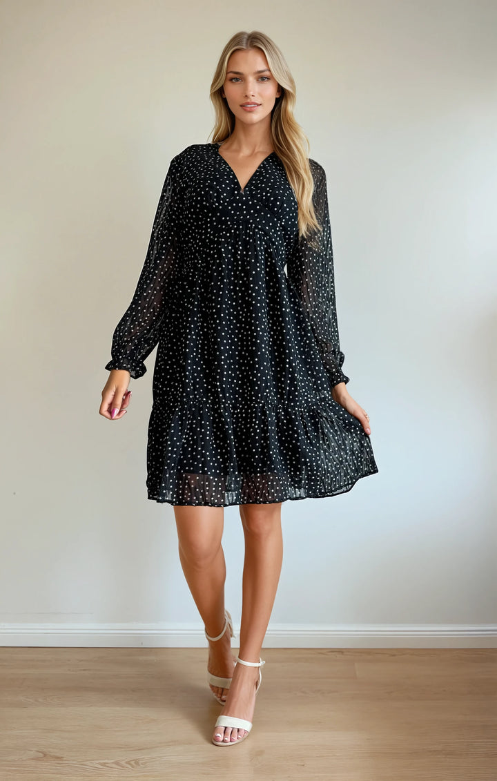 Kurzes Kleid mit langen Ärmeln und Punktemuster (Schwarz-Weiss)