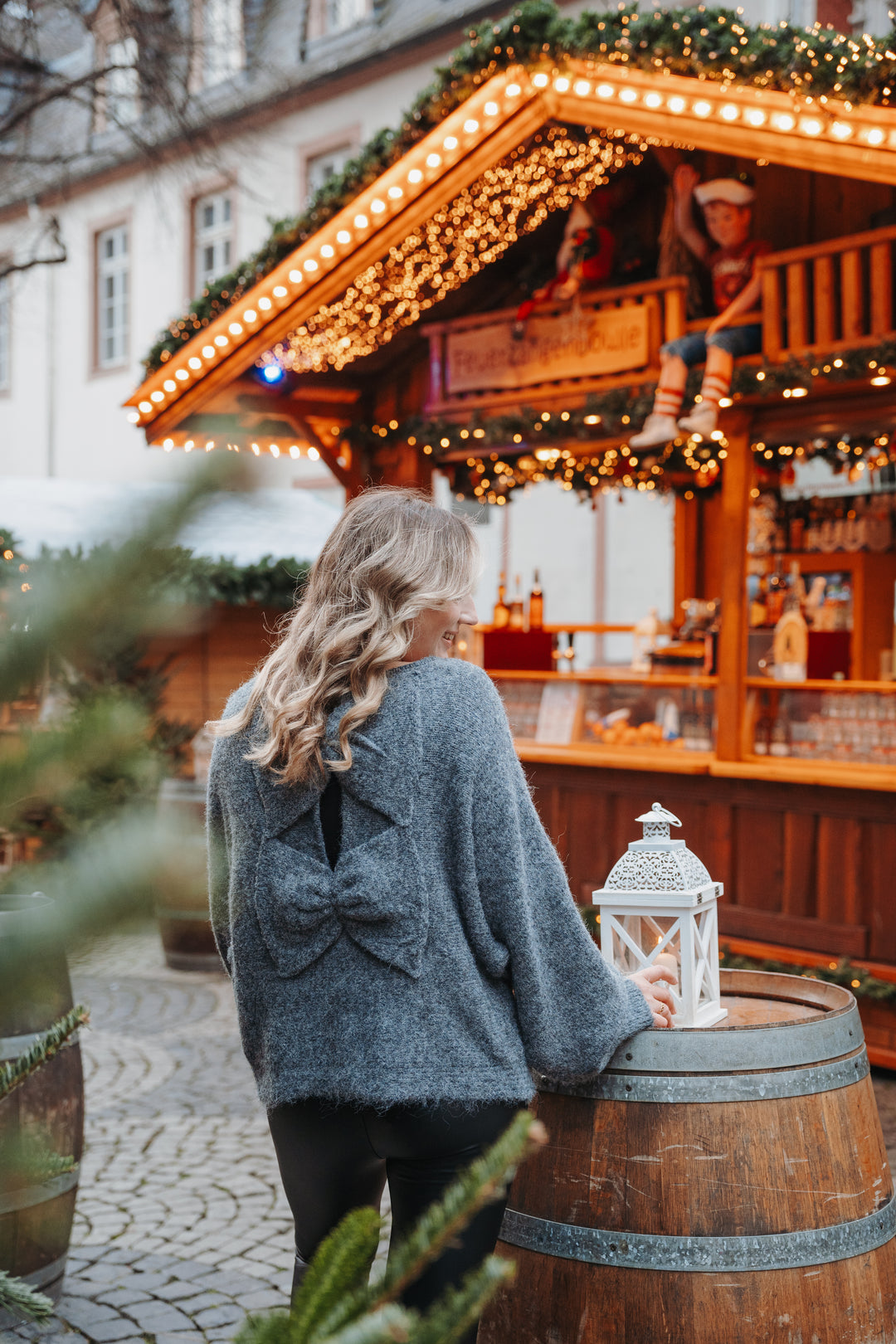 Pullover mit Schleifen am Rücken (Grau)