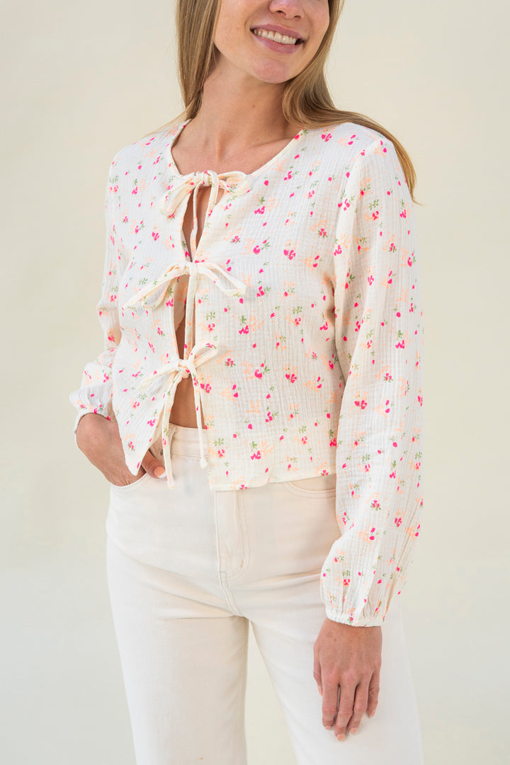 Bluse zum Binden mit Blumenprint (Creme-Pink)