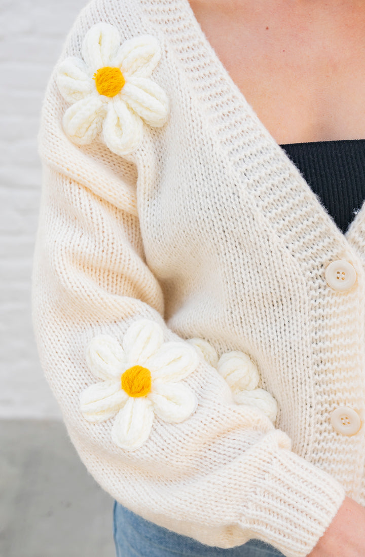 Cardigan mit Gänseblümchen (Creme)