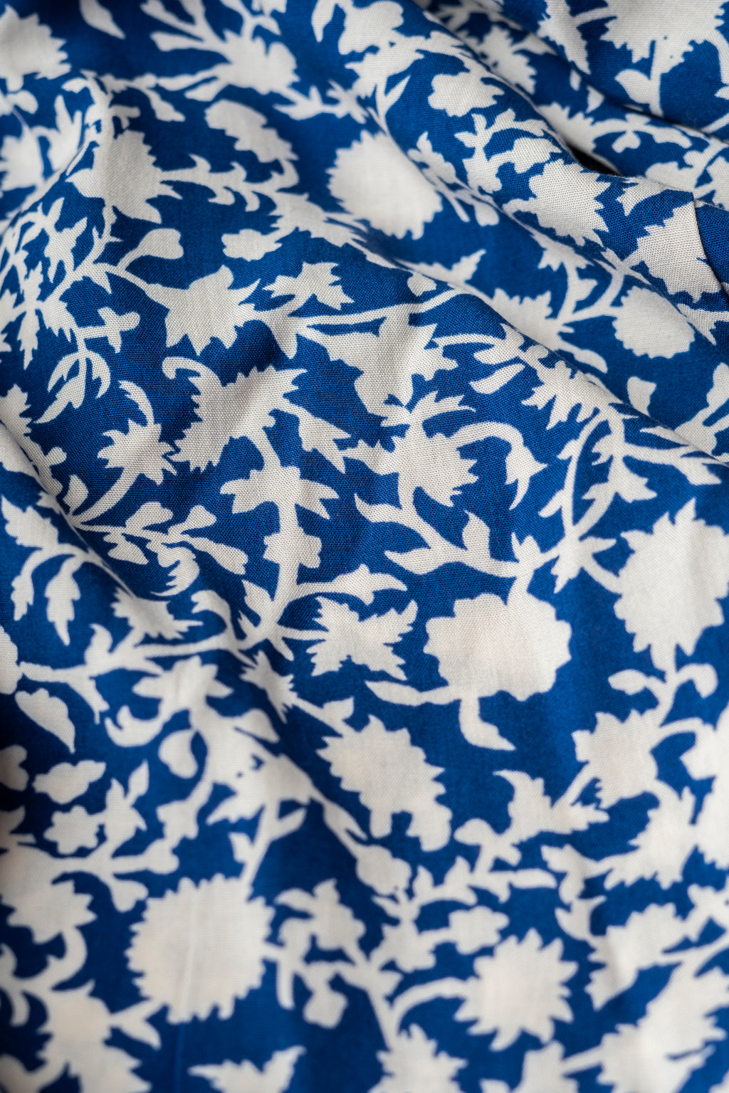 Maxikleid mit floralem Print (Blau-Weiss)