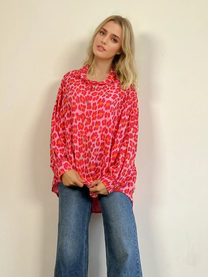 Kurze Musselin Hemdbluse (Leomuster Rosa Rot)