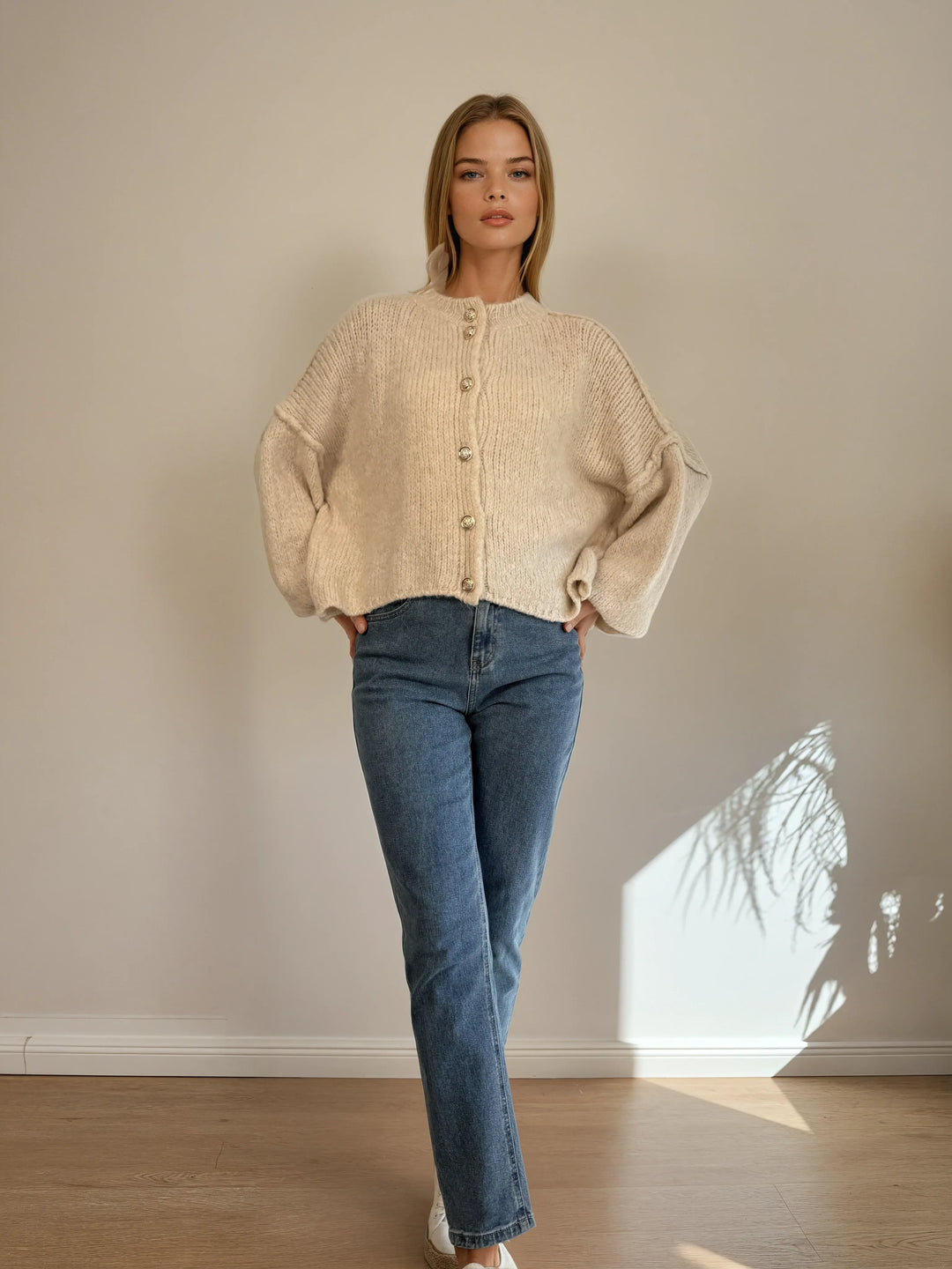 Strickjacke mit Knopfleiste (Beige)