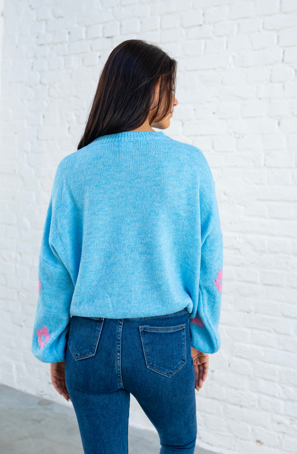 Strickpullover mit Blumen (Blau-Rosa)