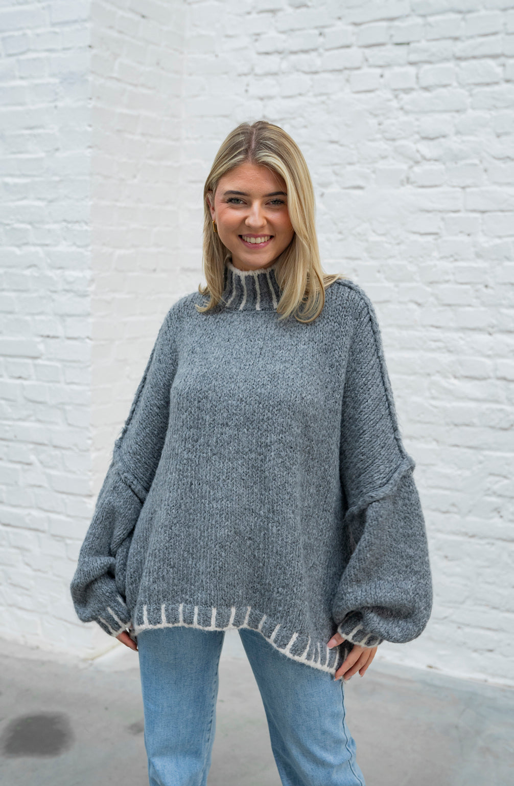 Pullover mit Ziernähten (Grau)