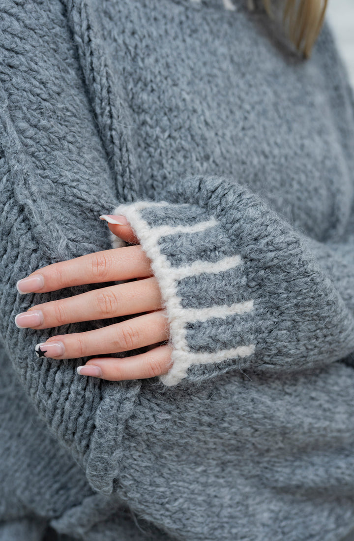 Pullover mit Ziernähten (Grau)