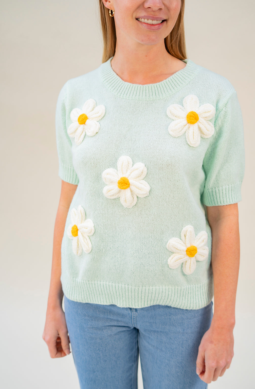 Pullover mit kurzen Ärmeln und 3D Blumenstrick (Mint-Weiss)