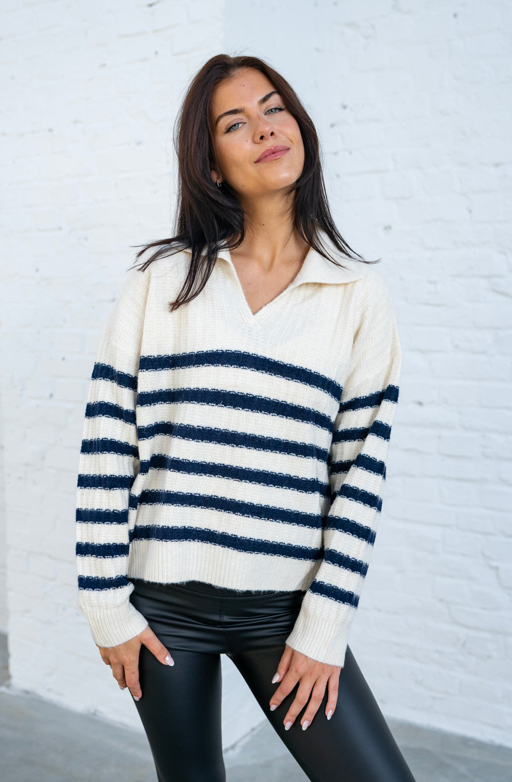 Strickpullover mit Kragen (Creme-Blau)