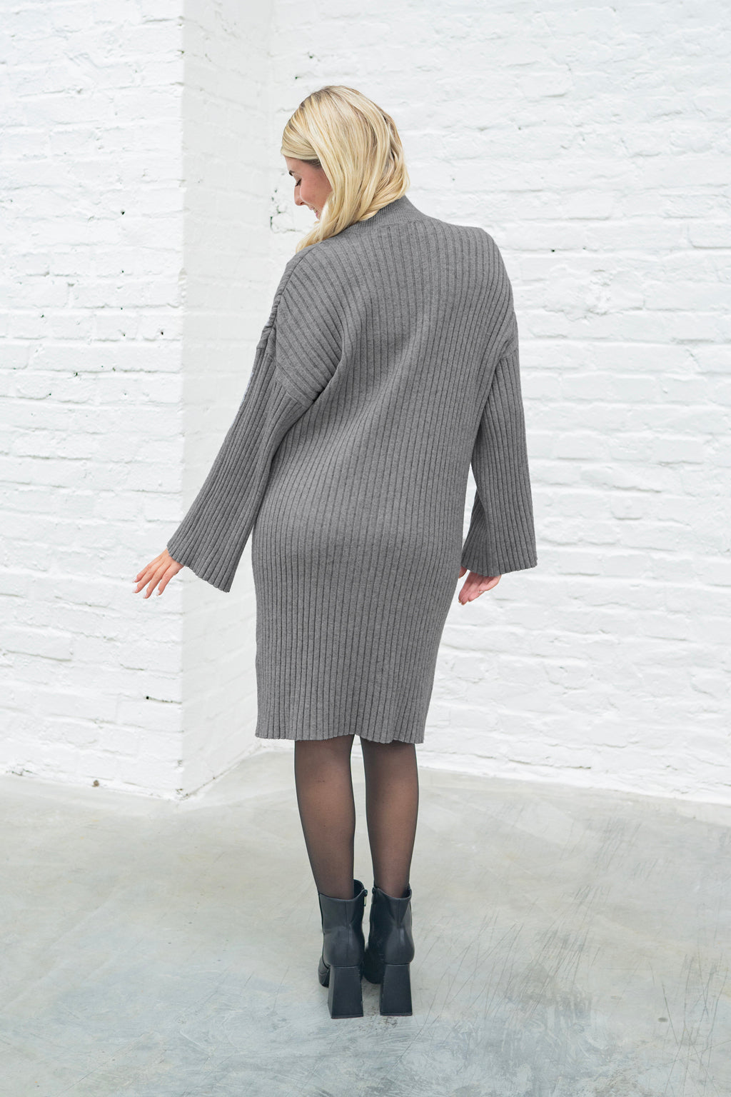 Long Pullover mit weiten Ärmeln (Grau)
