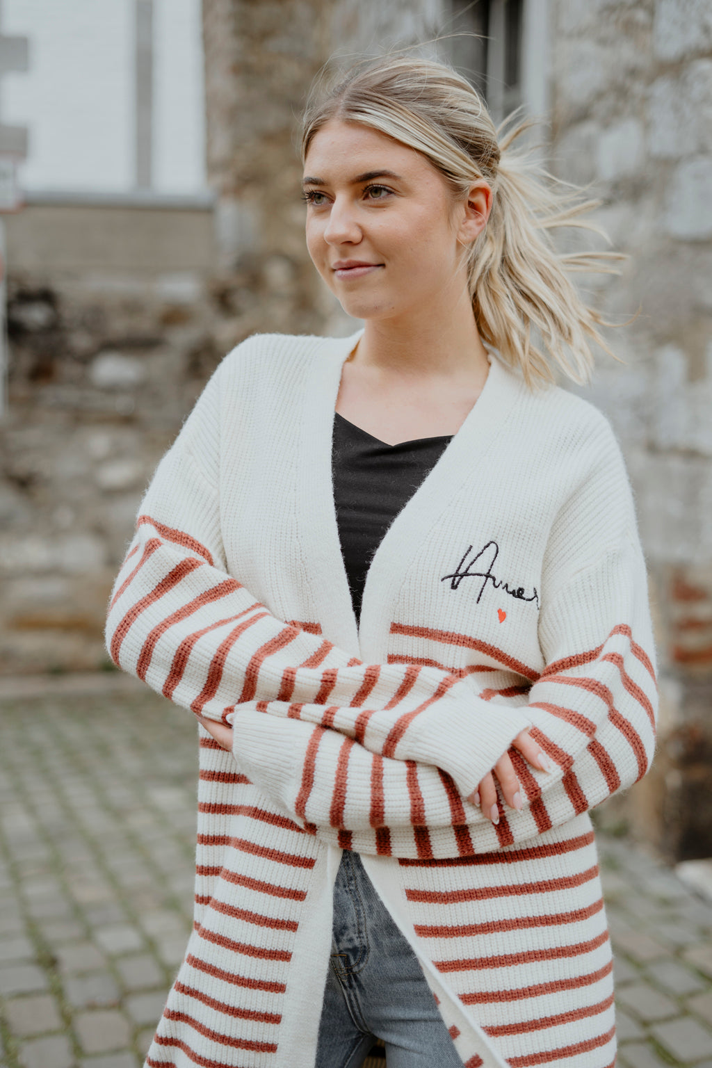 Cardigan mit Streifen und Stickerei (Weiss-Rot)