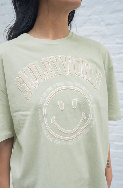 T-Shirt Smiley mit weitem Arm (Pistazie)