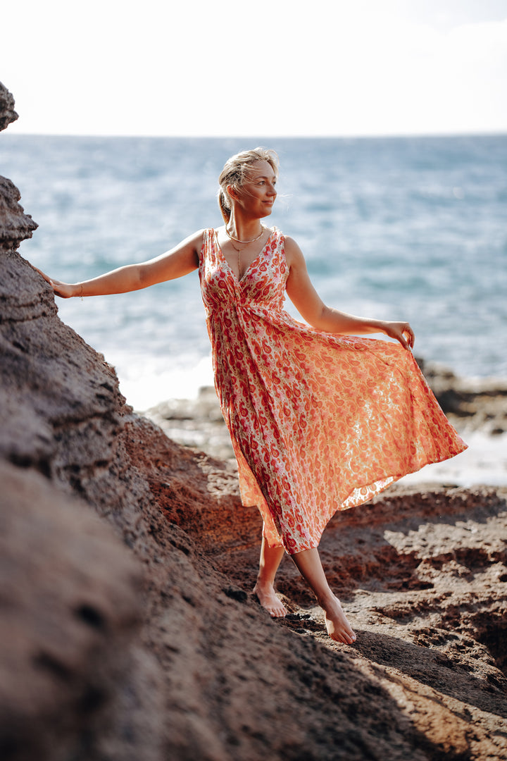 Maxikleid mit V-Ausschnitt und Paisleymuster (Rot-Orange)