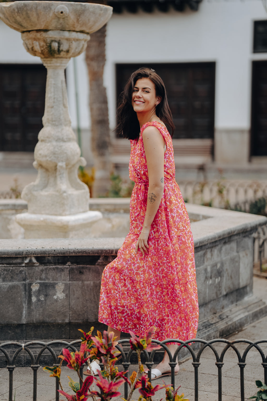 Maxikleid mit floralem Print und Gürtel (Pink-Orange)