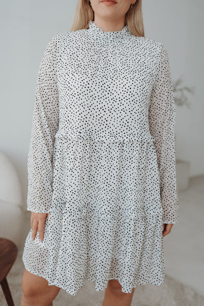 Kleid mit Punktemuster (Weiß-Schwarz)