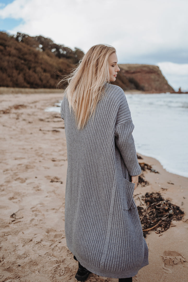Maxi Cardigan mit Rippenmuster (Grau)