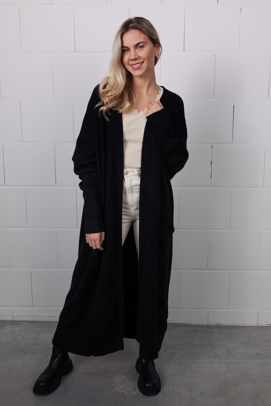 Maxi Cardigan mit Taschen (Schwarz)