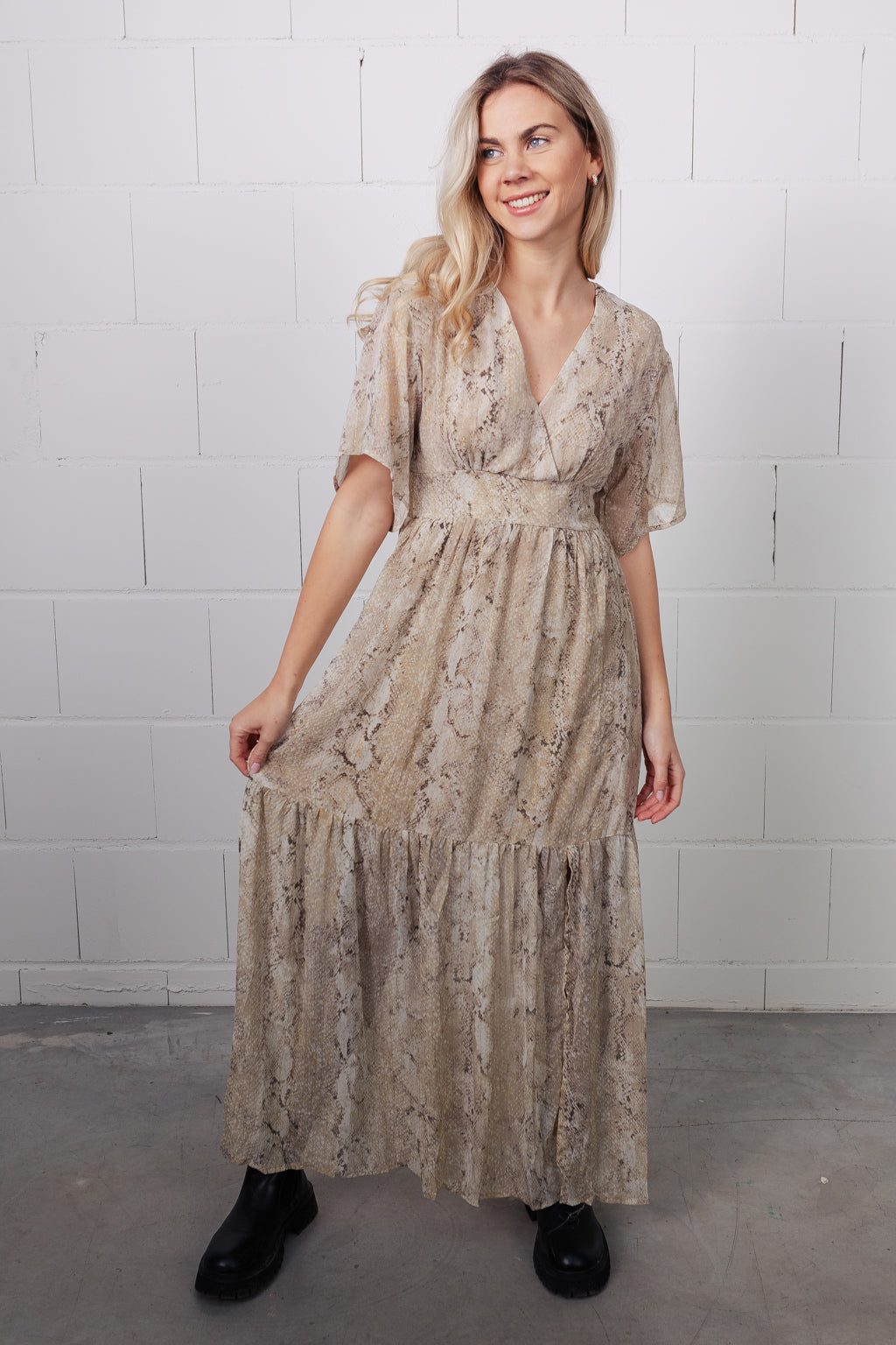 Kleid mit Schlangenprint (Beige)