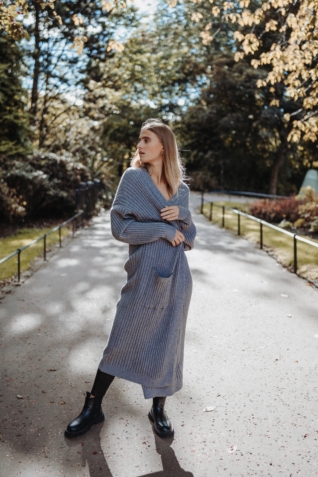Maxi Cardigan mit Rippenmuster (Grau)
