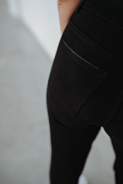 Jeans mit Knopfleiste (Schwarz)