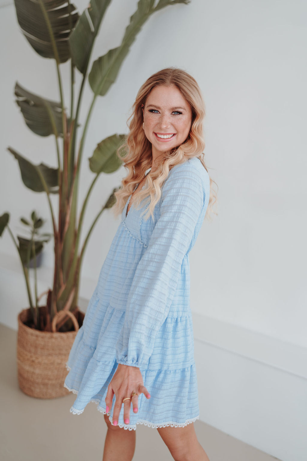 Kleid mit Spitzendetails (Hellblau)