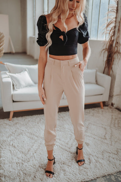 Kurze Bluse mit Ballonärmeln (Schwarz)