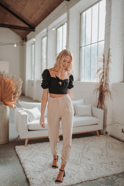 Kurze Bluse mit Ballonärmeln (Schwarz)